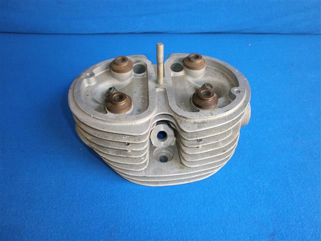 Zylinderkopf 90/6 links Ausführung ab 09/75 auch verwendbar für 1974-09/75 er Modelle ohne Verwendung/wegnahme der oberen Kipphebellagerung 11121261405