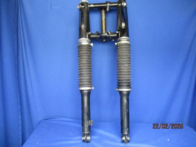 Vorderradgabel R51/3,67,67/2,67/3,68 komplett, kein NACHBAU, gebraucht guter Zustand, federt top, (Scheinwerferhalter an Rückseite gedrückt für VerwendungTank groß)