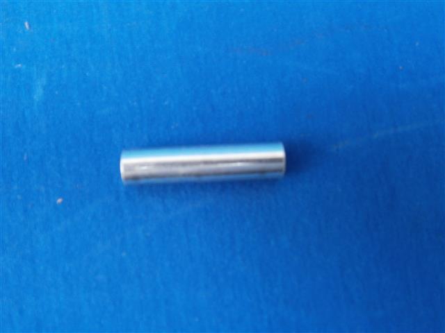 Tank R25/3 neu, mit Werkzeugkastendeckel und Schloß, mit Kniekissen links und rechts, 2x Tankembleme und Tankdeckel