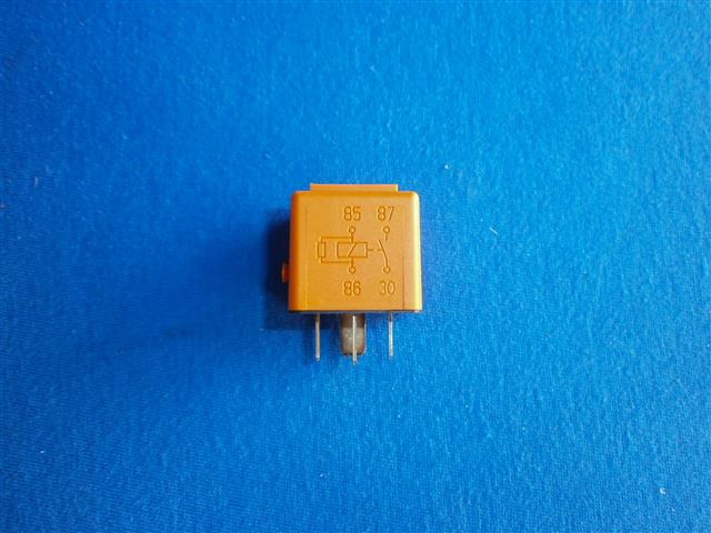 Relais gelb R45,65, Warnblinkanlage, Licht, Zusatzscheinwerfer
60/7,75/7,80/7,80T,100/7,RS,S,RT,CS.Horn, Fanfare
R65,80G/S,ST, Licht
R65,80,80RT,Warnblinkanlage, Zusatzscheinwerfer,
R80GS,100GS 1987-1990, Licht
K100,RS,RT,LT,Horn