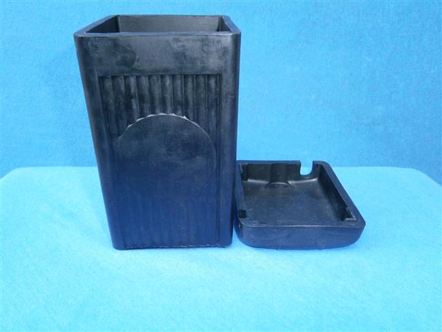 Batteriegehäuse einzeln mit Deckel alle Modelle 1935-1969 nicht R26,27 
Gehäusegröße : 82mm breit x 92mm tief x 165mm hoch mit Deckel entspricht der DIN Norm 00811
Maße innen: 73mm breit x 80mm tief x 140mm hoch