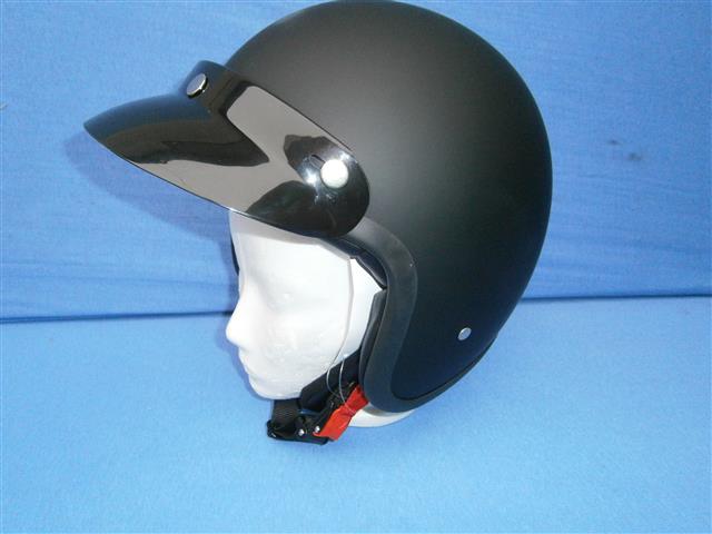 Helm Jethelm mattschwarz mit ECE Größe XXL
- Textilfutter
- Ränder aus Lederimitat
- 3 Knopf Visier